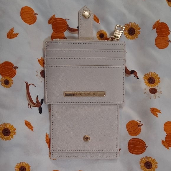 Like New! Classic Steve Madden cream faux leather card holder with gold accents - Picture 6 of 8